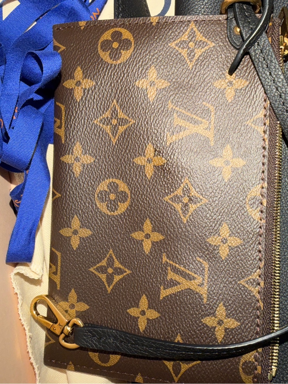 Louis Vuitton Low Key Messenger flap Bag gorgeous! - Picture 16 of 16